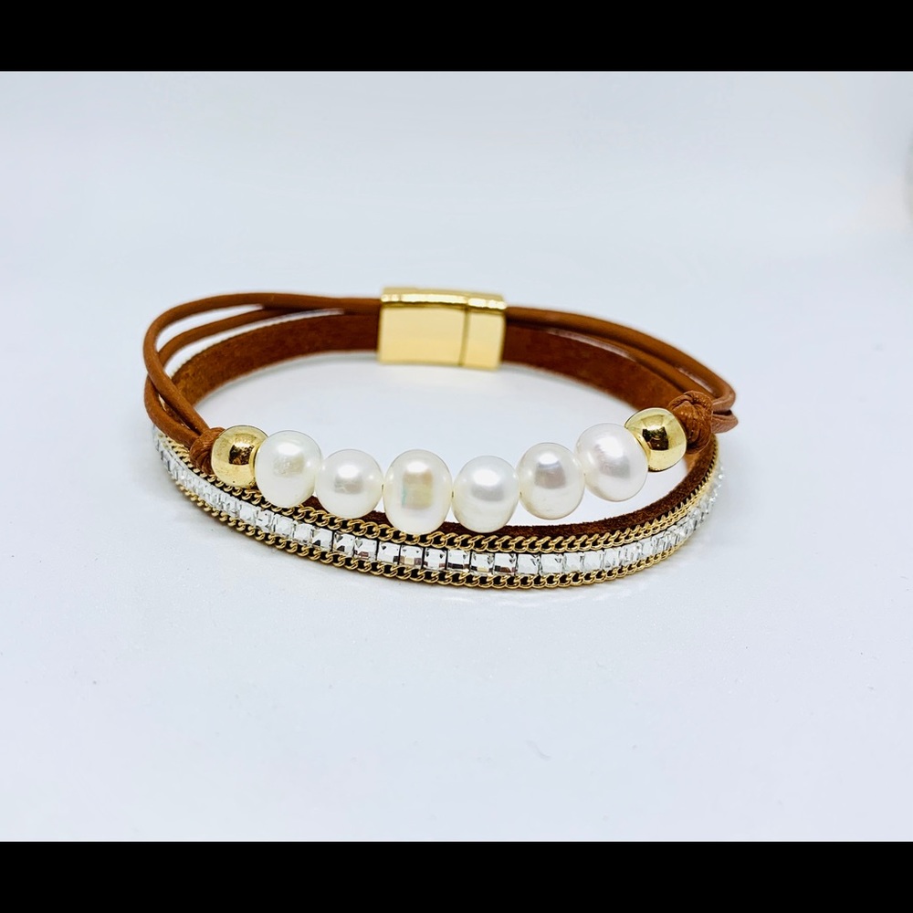Freshwater pearl and rhinestone bracelet
